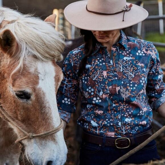 Duluth Trading Co Long Sleeve Button Up Shirt Womens XL Animal Floral Print - Picture 1 of 9